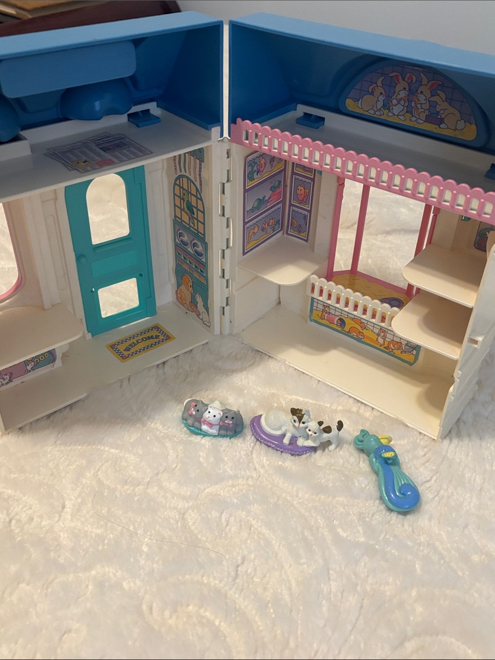 1995 Fisher price pet shop with 3 animals